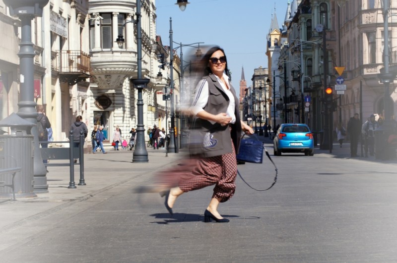 Kamizelka z haftem w stylu militarnym