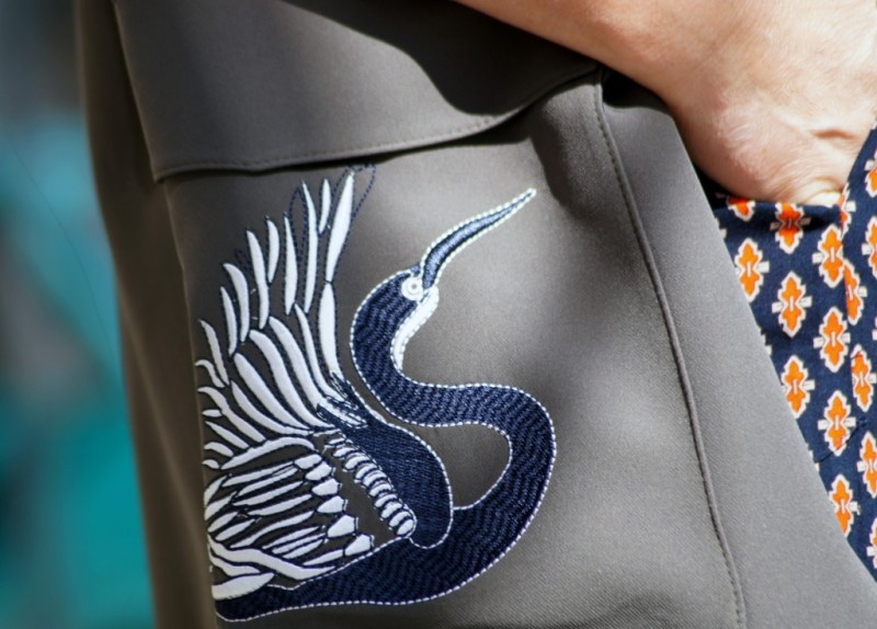 Kamizelka z haftem w stylu militarnym