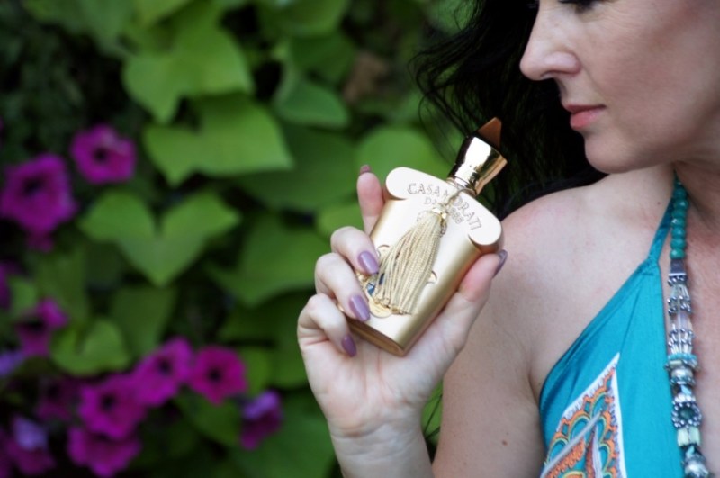 Turkusowa sukienka w orientalny wzór