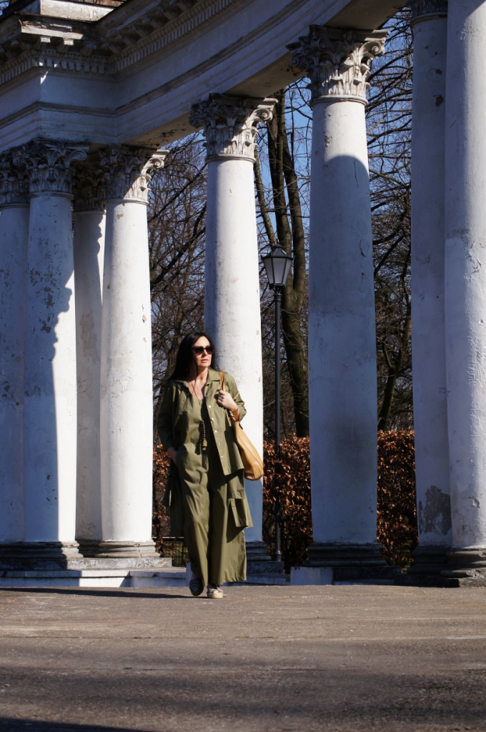 Zielony total look -wpływ Azji