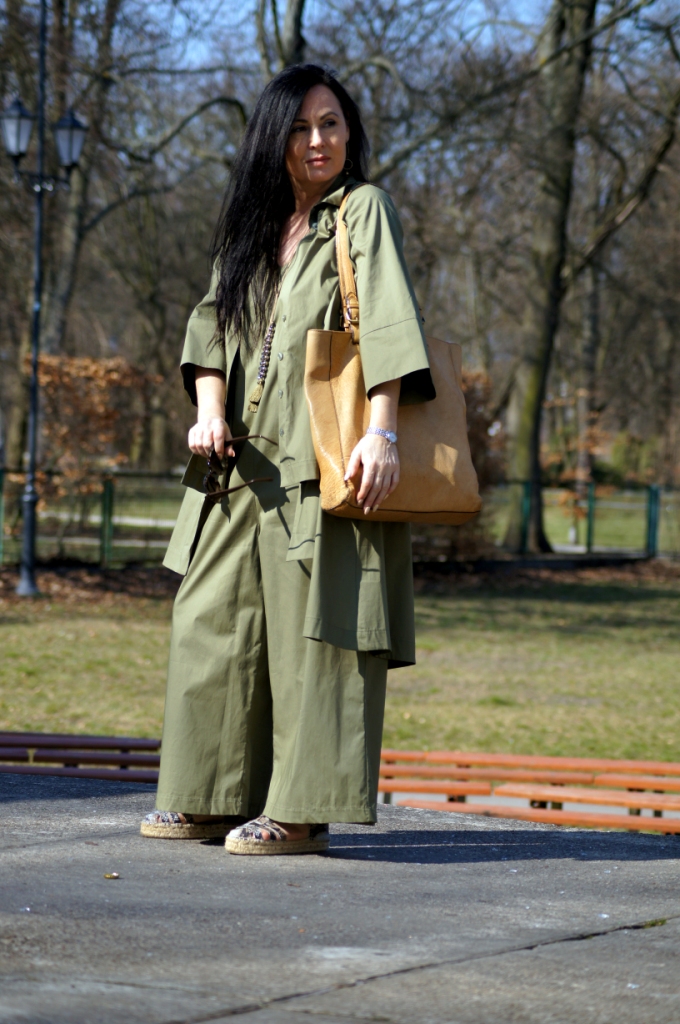 Zielony total look - wpływ Azji