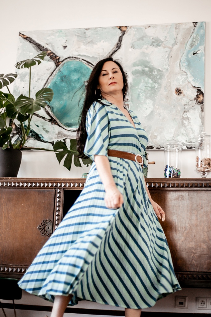 Plisy i pasy - sukienka retro