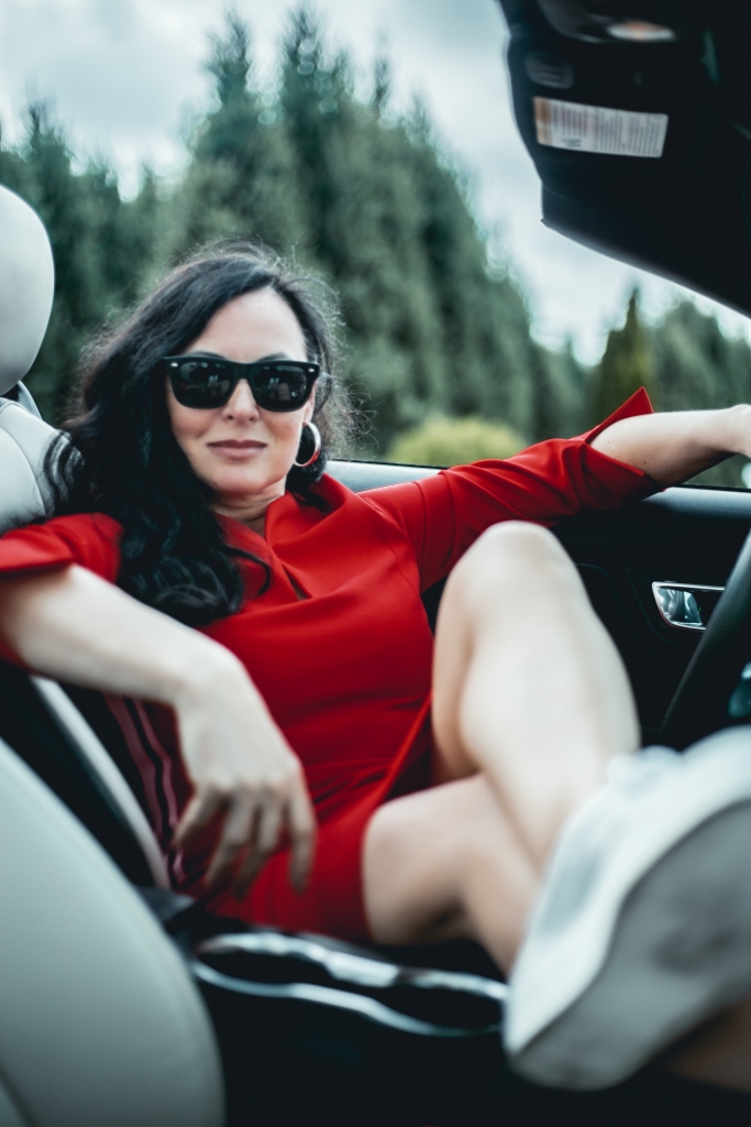 Sportowa sukienka, sportowy samochód